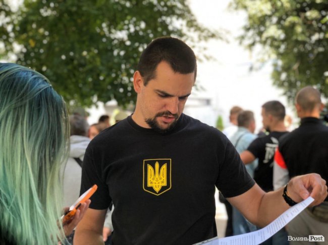 «Ватного реваншу не буде»: біля поліції у Луцьку відбувся мітинг. ФОТО