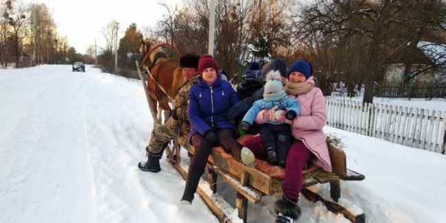 На Волині священник організував зимові розваги для односельчан. ФОТО