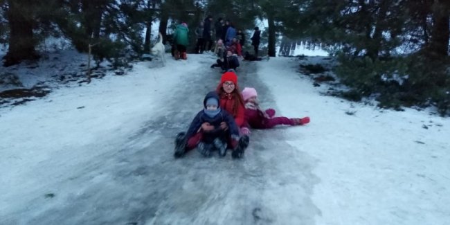 На Волині священник організував зимові розваги для односельчан. ФОТО