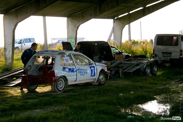 Під Луцьком відбулися автоперегони «ралі-крос». ФОТО