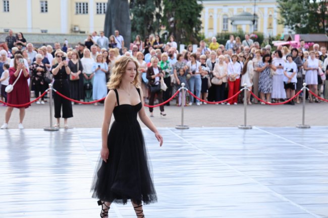 Найуспішніші та найстаранніші: 230 випускників Луцької громади отримали  свідоцтва з відзнаками