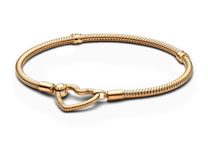 Як правильно носити золотий браслет разом з іншими прикрасами