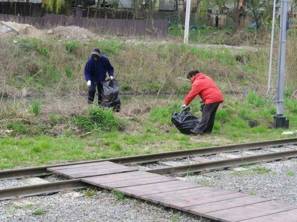 Як лучани прибирають місто до Великодня. ФОТО