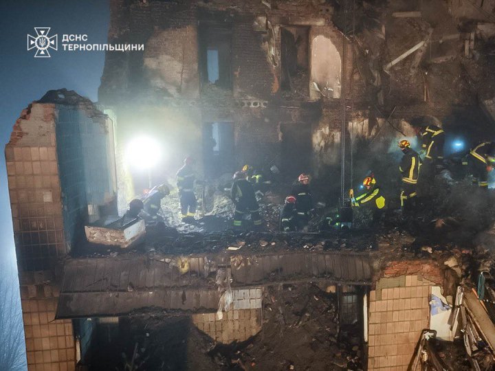 У Тернополі з-під завалів дістали тіла жінки та двох дітей: кількість загиблих зросла до 31