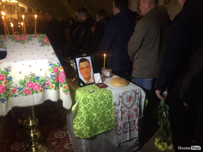 У Луцьку прощаються із загиблим у аварії журналістом Юрієм Яцюком. ФОТО