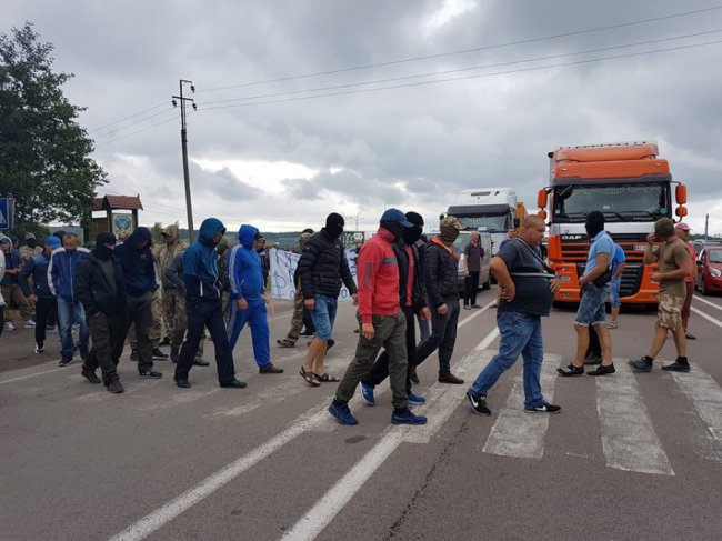 Лучанин постраждав під час протистояння з копачами бурштину