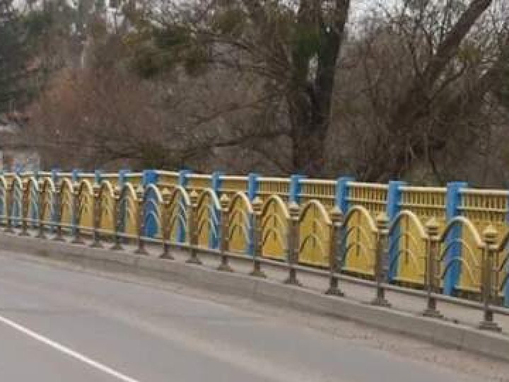 У Луцьку ремонт мосту через річку Стир завершать після війни.ФОТО