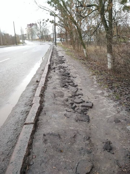 У Луцьку скаржаться на ремонт: дорогу зробили, а тротуар зруйнували. ФОТО