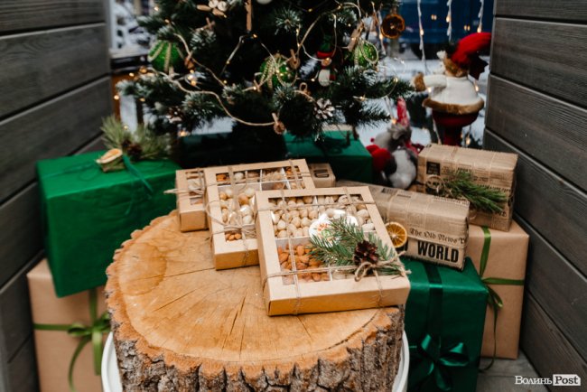 Час небанальних і красивих подарунків: де у Луцьку купити набори із корисних смаколиків*