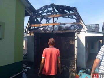 У місті на Волині загорівся гараж. ФОТО