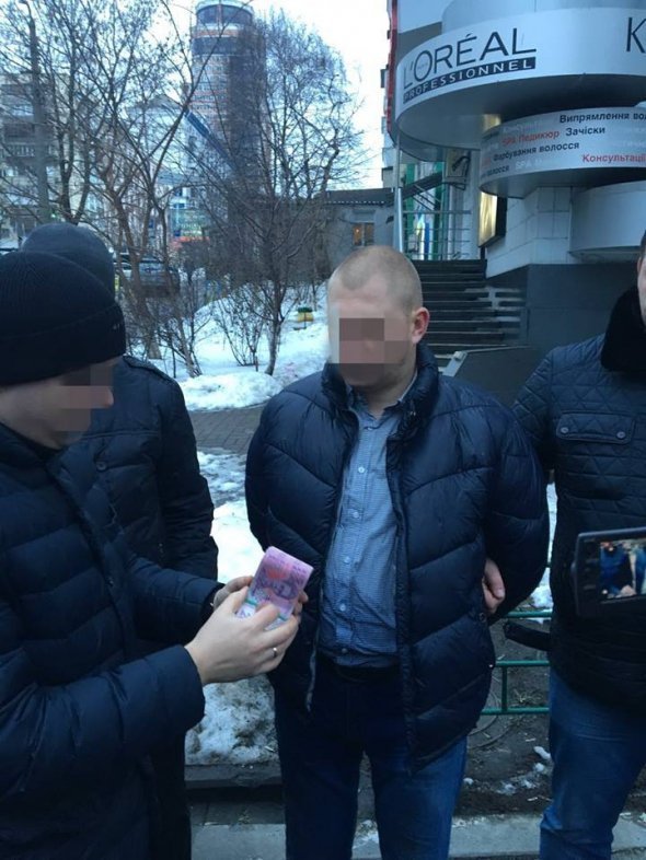 Київського поліцейського затримали на хабарі у 80 тисяч гривень. ФОТО