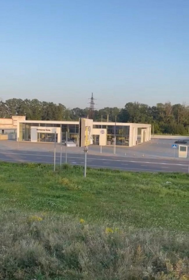 У Рованцях продають недобудований супермаркет за 32 мільйони гривень. ФОТО