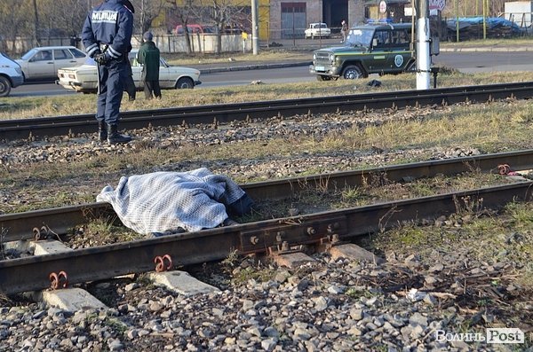 У Луцьку поїзд переїхав людей. ФОТО