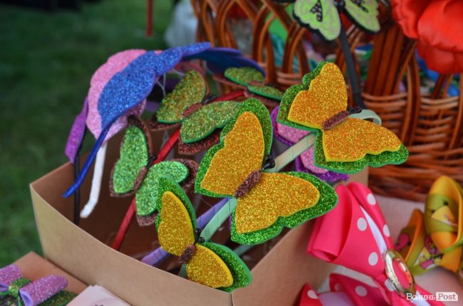 Від і до: які і за скільки сувеніри везуть з «Бандерштату». ФОТО