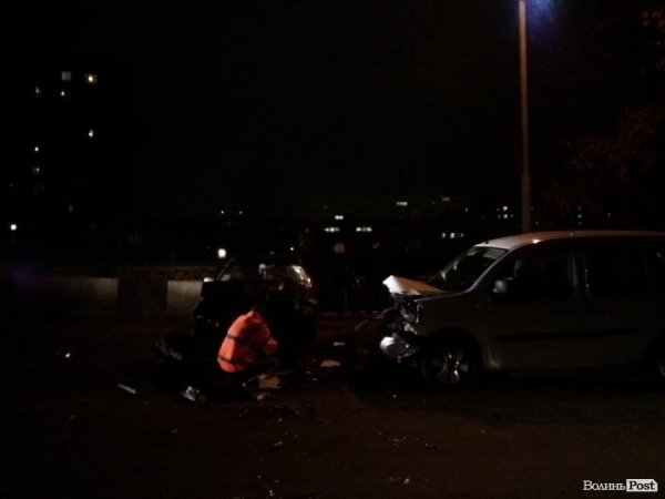 Аварія в Луцьку: «Москвичу» знесло передок