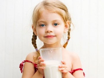 Луцьким дітям у дитсадках і школах дають молоко сумнівної якості, – віце-мер