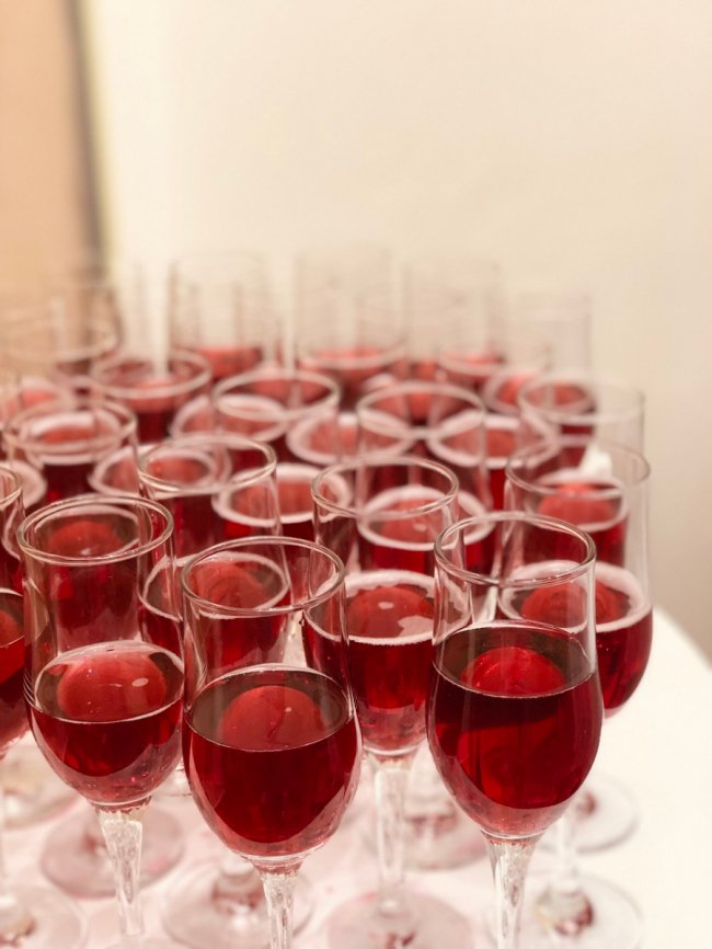 Як розкрутити Іnstagram і «напиляти» на відпочинок на островах: у Луцьку – масштабний захід для майстрів манікюру*