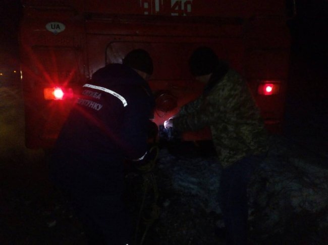 На Волині із снігового «полону» витягли 7 автівок 