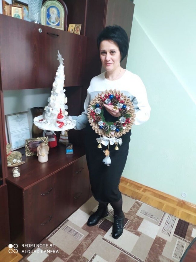 Діти подарували різдвяні іграшки мешканцям геріатричного пансіонату у Луцьку. ФОТО