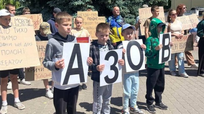 Два роки у полоні: у місті на Волині влаштували акцію-нагадування про полонених бійців полку «Азов»