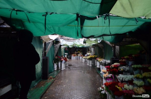 «Квіти - це духовність»: у центрі Луцька сварилися через ринок