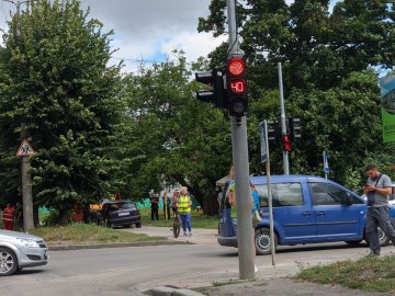 Водій, який влетів у стовп на Відродження, намагався уникнути зіткнення з автівкою