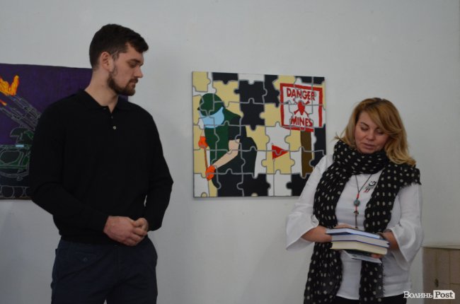 Поклав автомат і взяв пензлик: у Луцьку – філософська виставка картин атовця. ФОТО