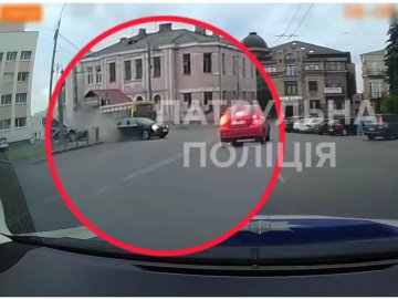 Оприлюднили відео аварії у Луцьку, де п'яний водій маршрутки зіткнувся з легковиком