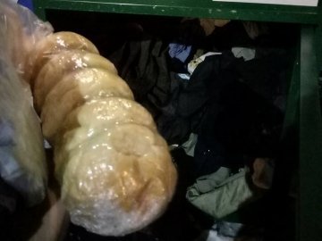 Лучан просять не кидати нижню білизну та їжу в соціальний контейнер