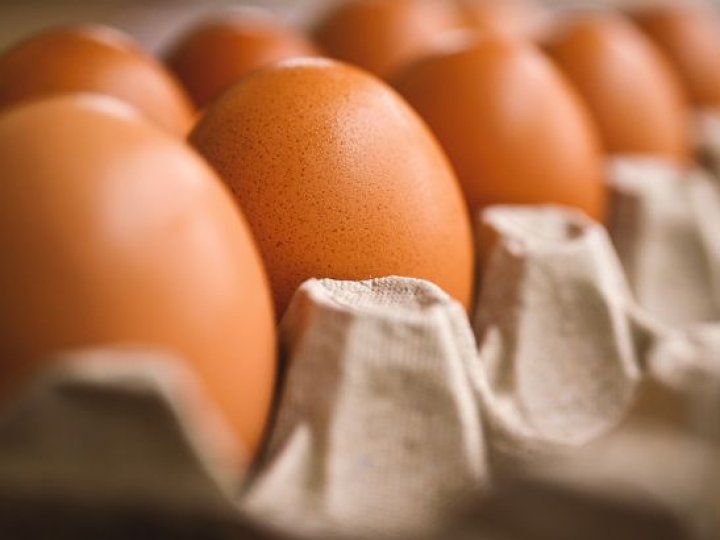 На ринку у Луцьку – шалені черги за яйцями: що відбувається