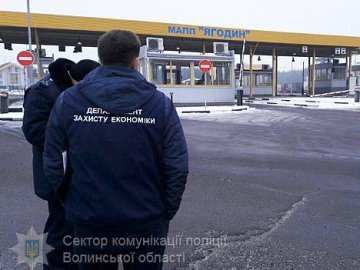 Волинських митників спіймали на оборудці