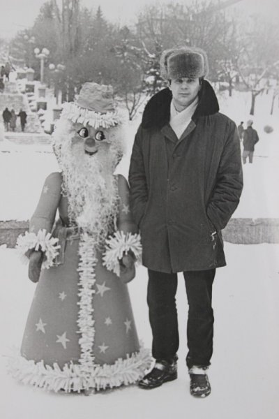 Біля входу в Центральний парк в Луцьку, 1980-ті