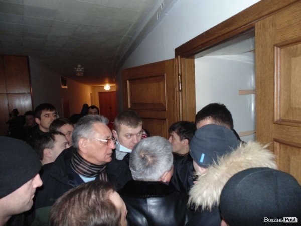 Волинська ОДА: штурм, який не відбувся. ФОТОРЕПОРТАЖ