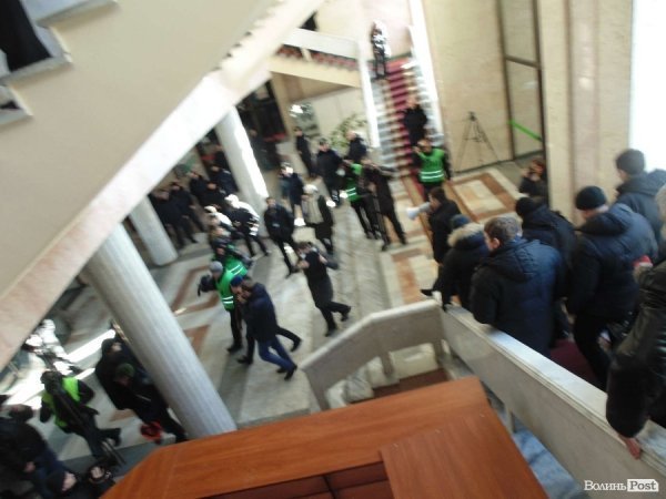 Волинська ОДА: штурм, який не відбувся. ФОТОРЕПОРТАЖ
