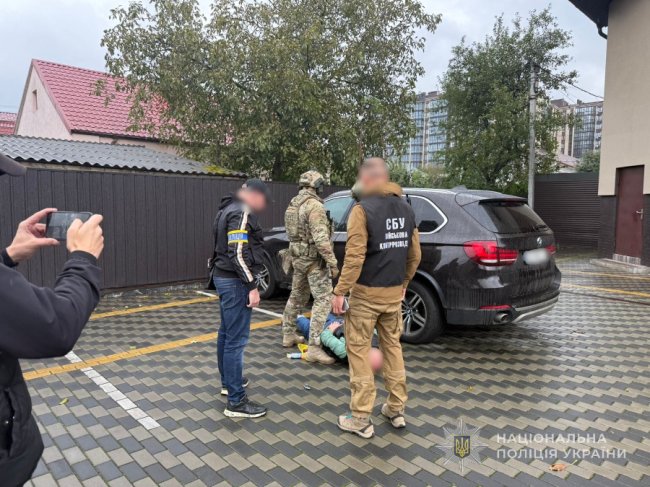 За кордон - нібито «по роботі»: на Волині чоловік та жінка за гроші  «допомагали» ухилянтам виїхати з країни