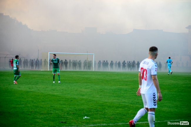 «Волинь» – «Карпати»: великий фотозвіт із нашумілого матчу