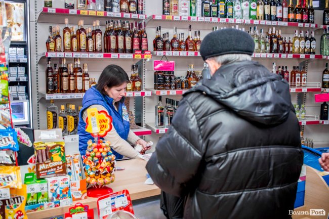 Смачні подарунки та знижки: міні-маркет «УгринівМолоко» відсвяткував дворіччя. ФОТО*