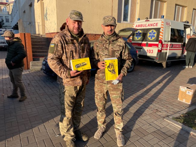 Волинські медики передали на фронт реанімобіль