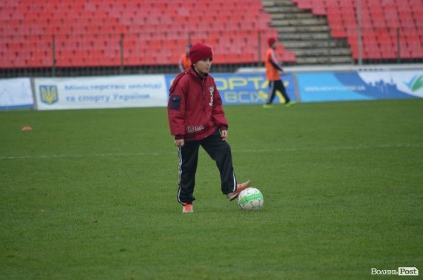  Маленькі лучани тренувались на одному полі з відомими футболістами. ФОТО