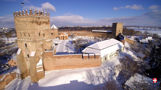 Засніжений Луцький замок з висоти. ФОТО
