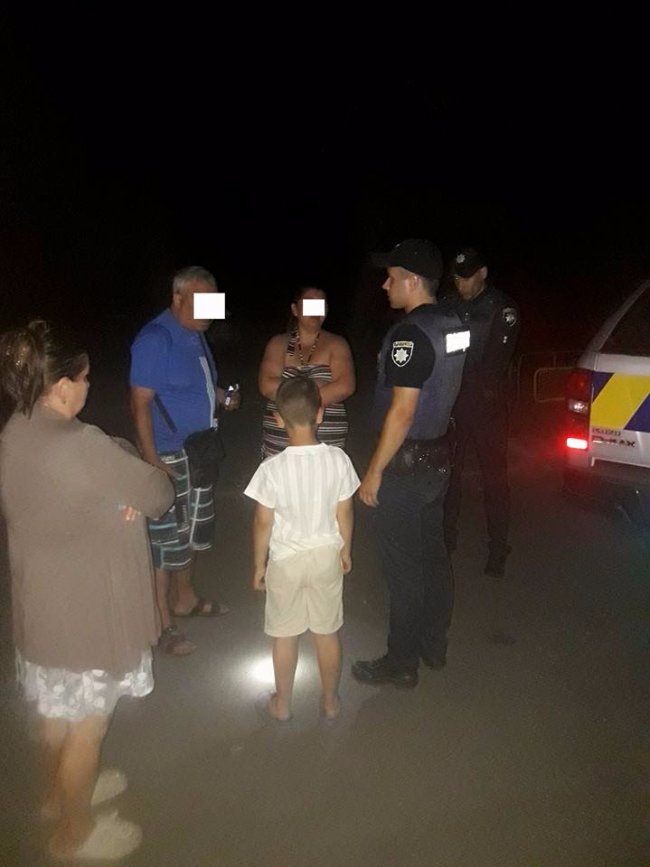 Мама нетвереза: патрульні «зловили» дитину, яка гуляла нічним Луцьком