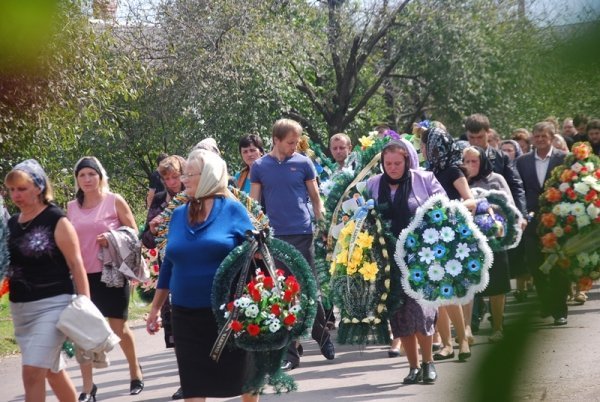 Під Луцьком прощалися з загиблим бійцем. ФОТО