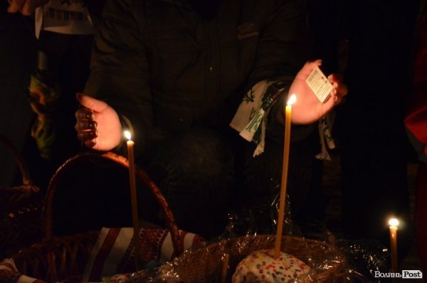 У центрі Луцька святили паски. ФОТО