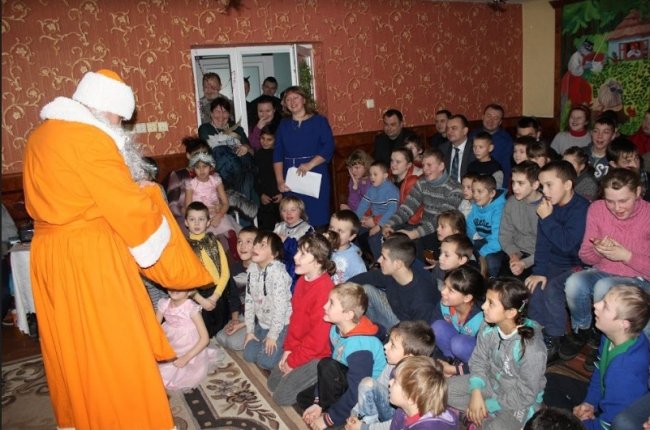 Працівники СБУ на Волині привітали діток зі святом Миколая