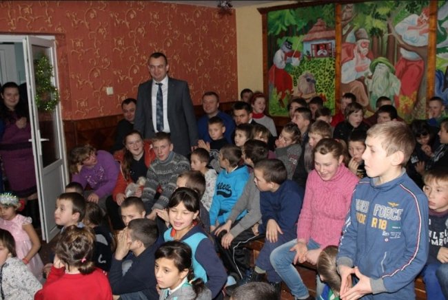 Працівники СБУ на Волині привітали діток зі святом Миколая