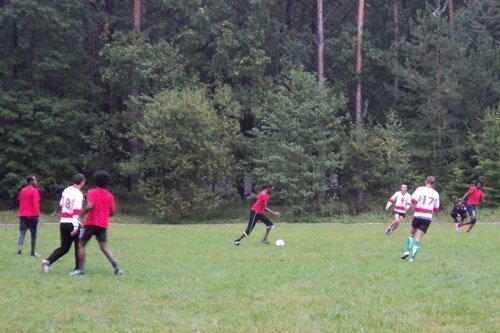 Майбутні волинські міліціонери зіграли матч з нелегальними мігрантами. ФОТО