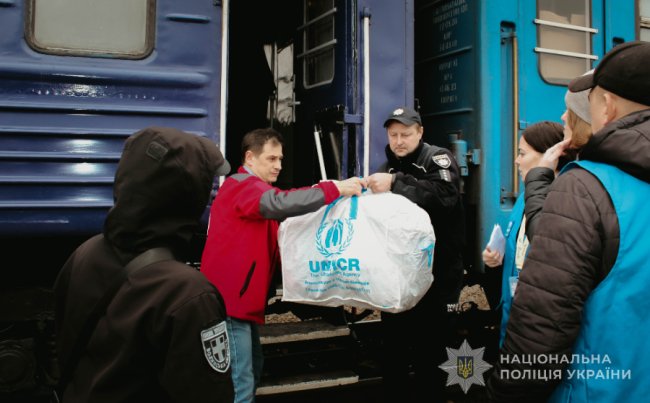 На Волині зустріли евакуаційний потяг з жителями Донеччини. ФОТО