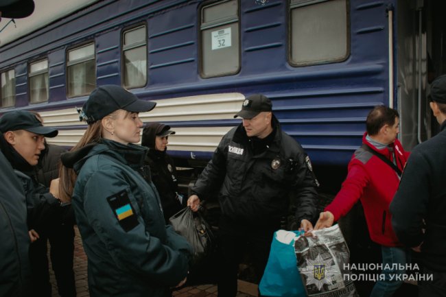 На Волині зустріли евакуаційний потяг з жителями Донеччини. ФОТО
