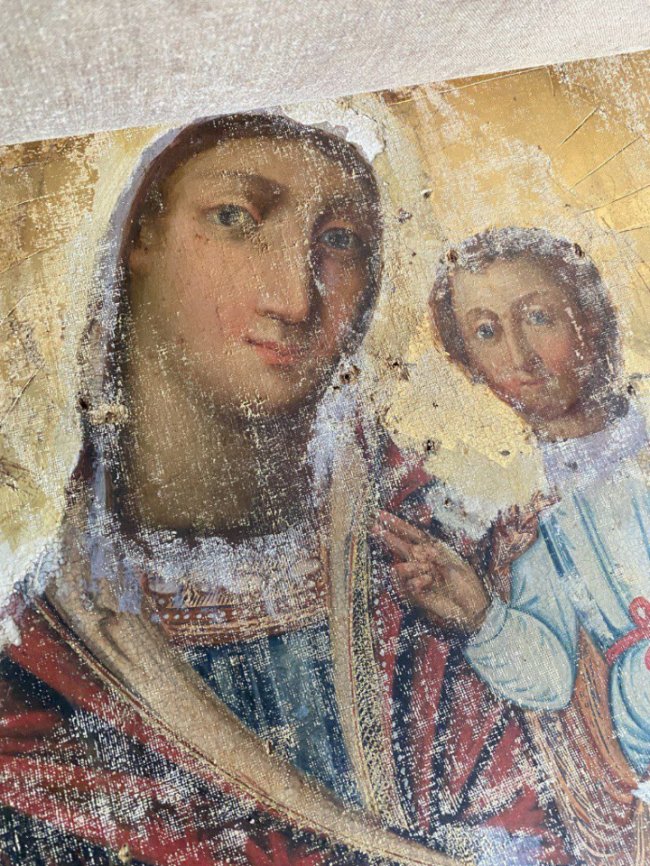 У храмі на Волині знайшли прапор, який берегли майже 100 років