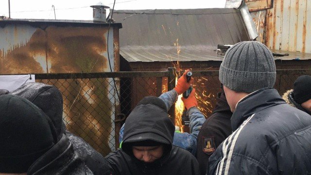 У Луцьку на Старому ринку демонтують паркан. ФОТО. ВІДЕО